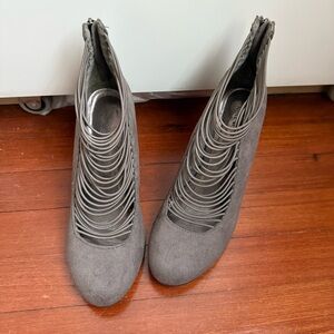 Nine West Queen Bee Gray Suede Heels